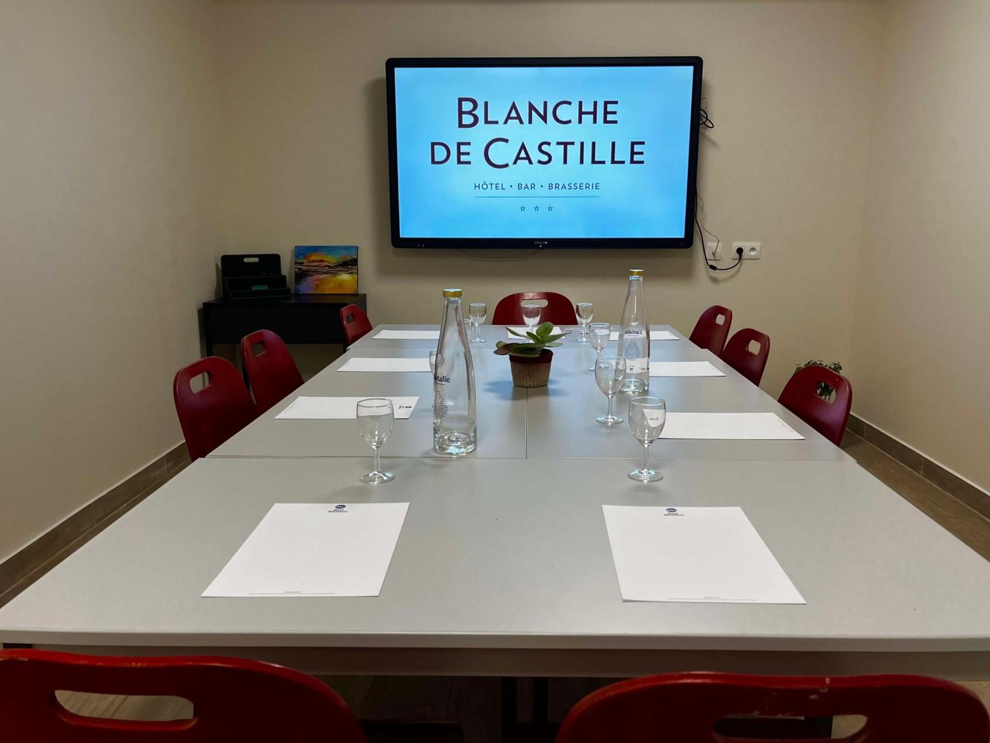 Best Western Blanche De Castille Dourdan Esterno foto