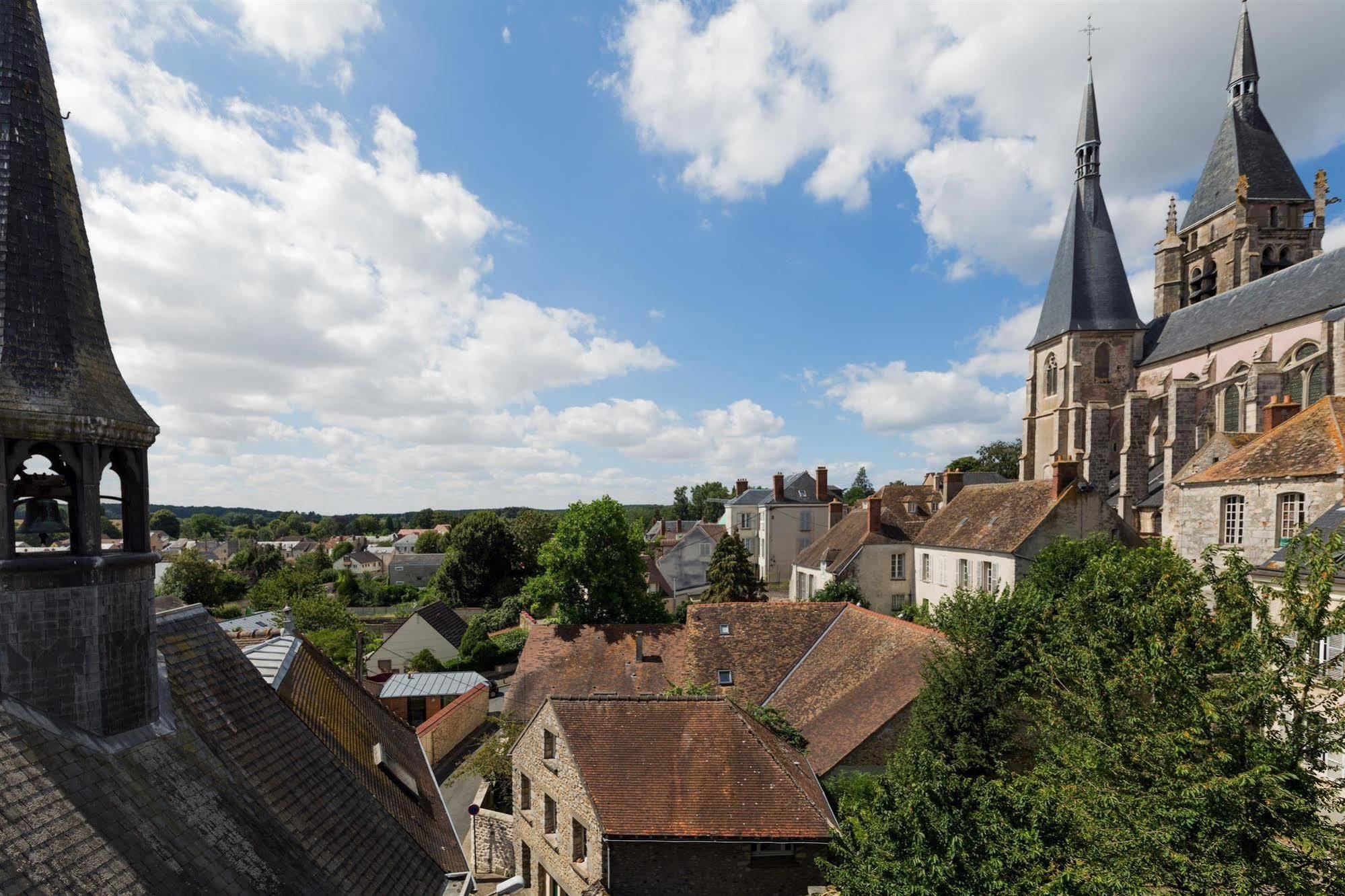 Best Western Blanche De Castille Dourdan Esterno foto