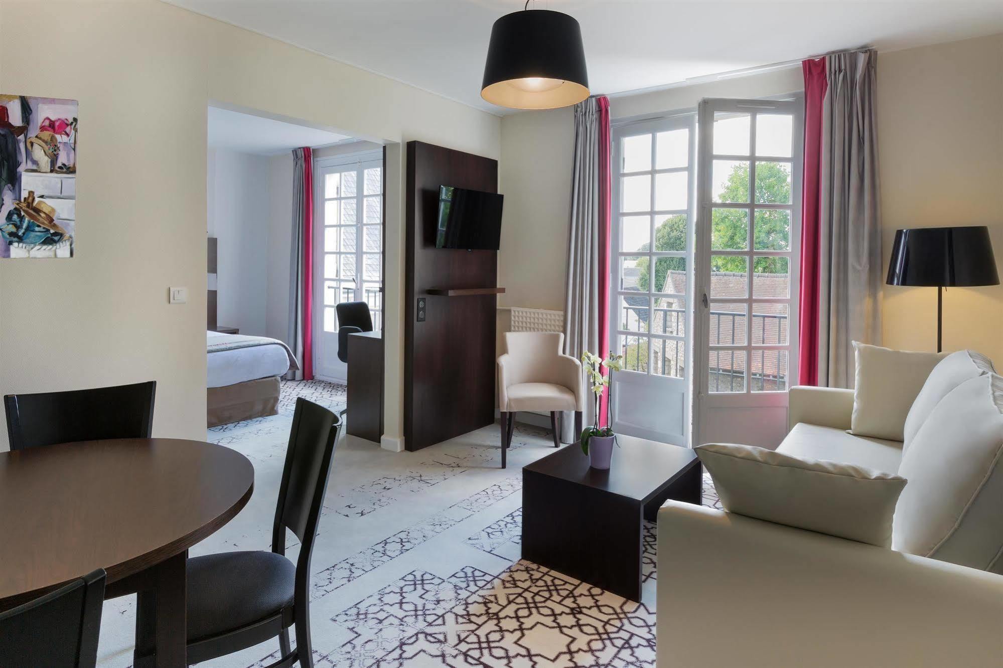 Best Western Blanche De Castille Dourdan Esterno foto