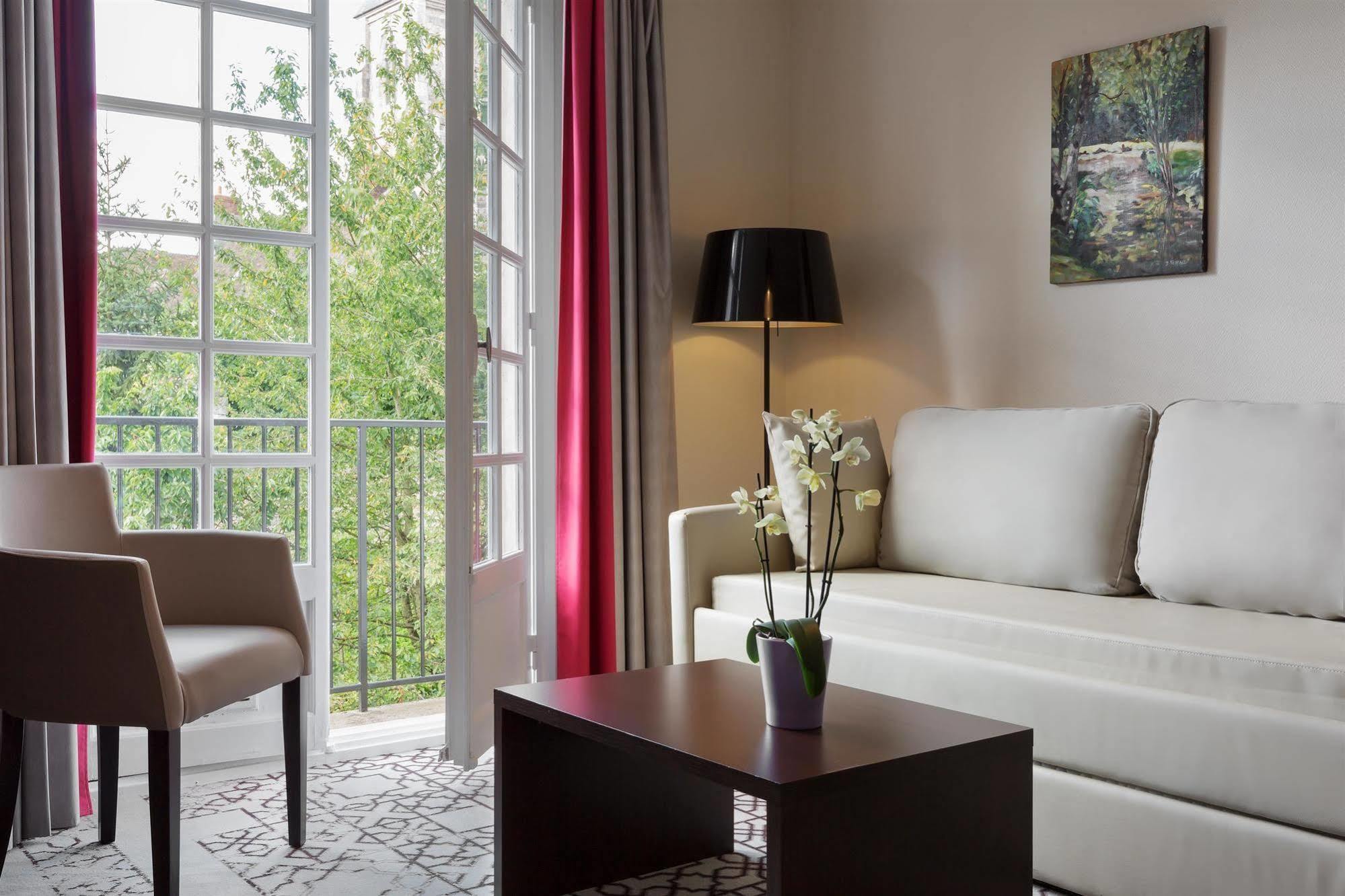Best Western Blanche De Castille Dourdan Esterno foto