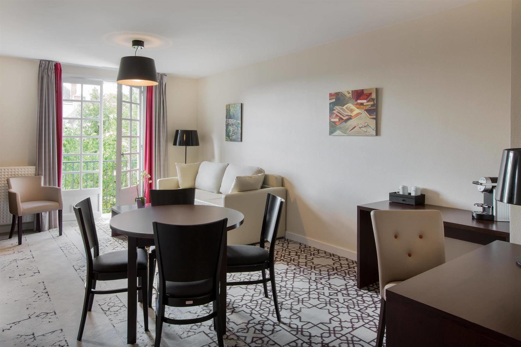 Best Western Blanche De Castille Dourdan Esterno foto